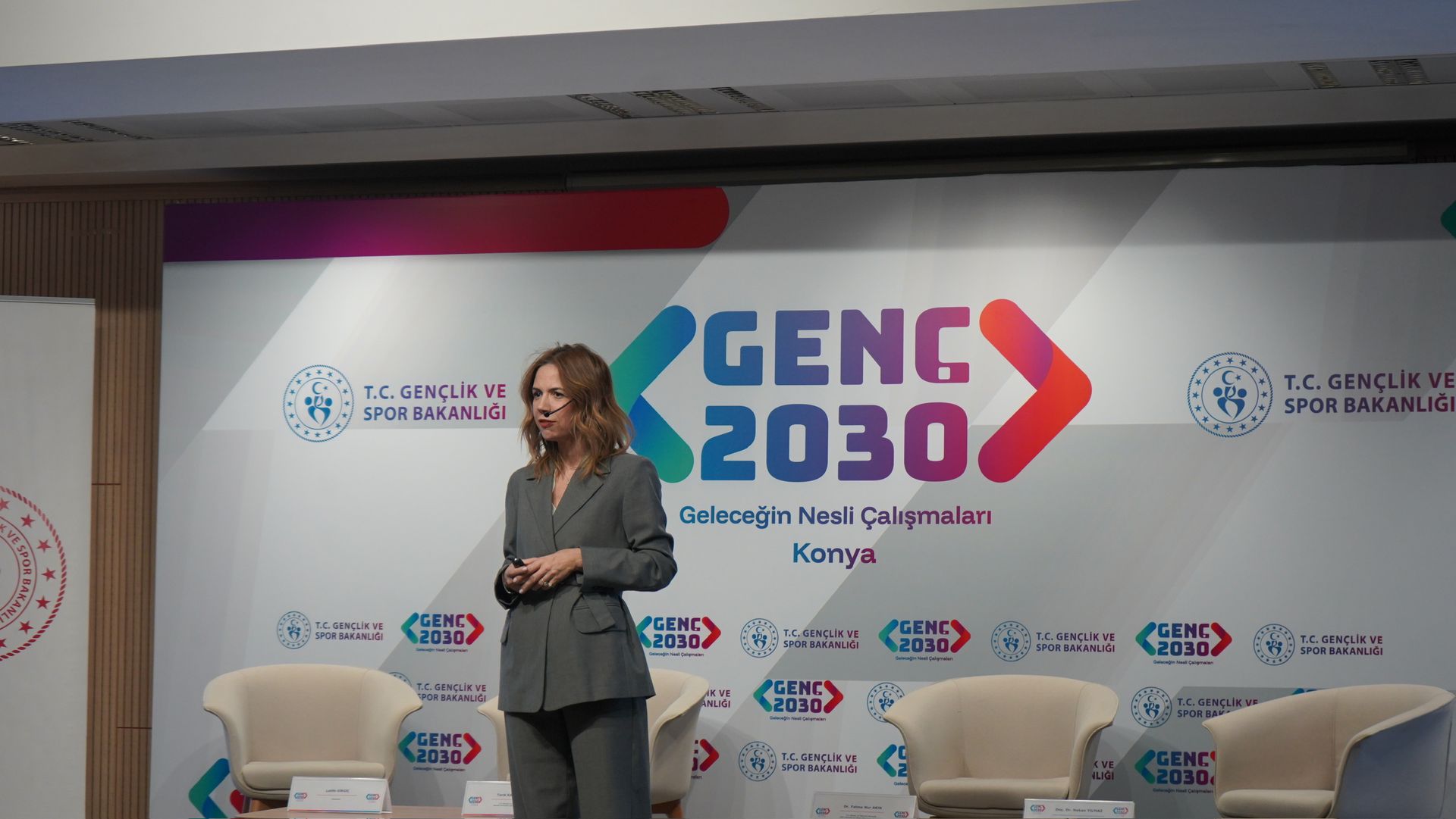 Defne İncekara GENÇ2030 sahnesinde